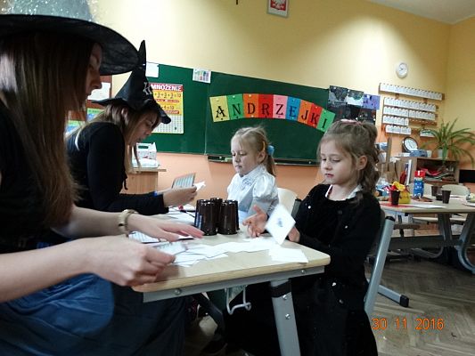 Grafika #42: Andrzejki w klasach I-III