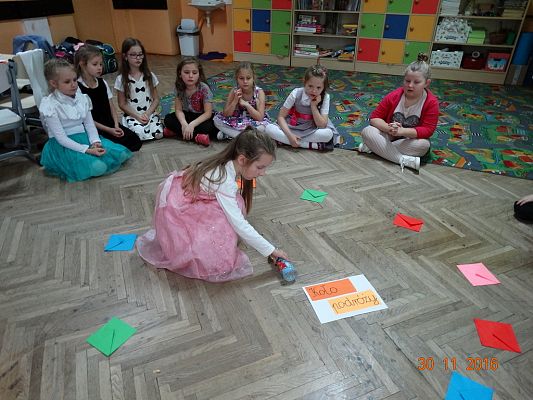 Grafika #30: Andrzejki w klasach I-III