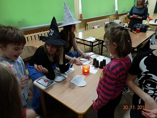 Grafika #11: Andrzejki w klasach I-III