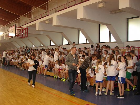 Grafika #1: WALCZ - ZWYCIĘŻAJ