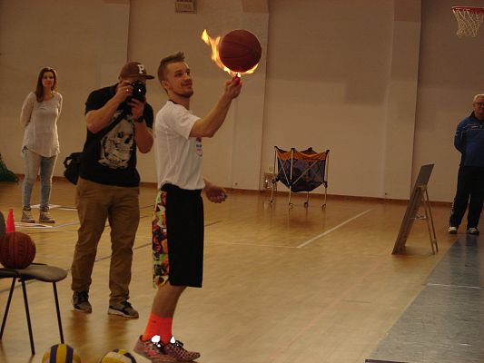 Grafika #4: WALCZ - ZWYCIĘŻAJ