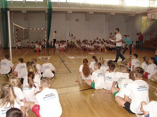 Grafika #13: WALCZ - ZWYCIĘŻAJ