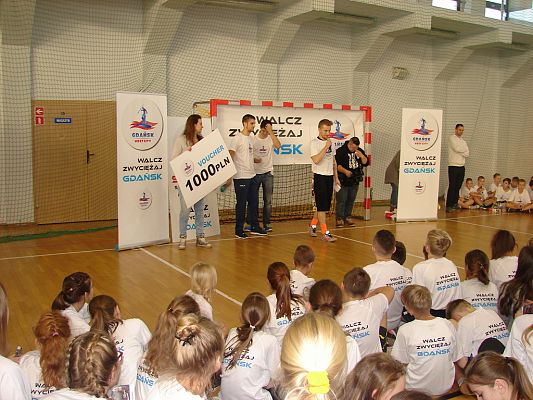 Grafika #14: WALCZ - ZWYCIĘŻAJ