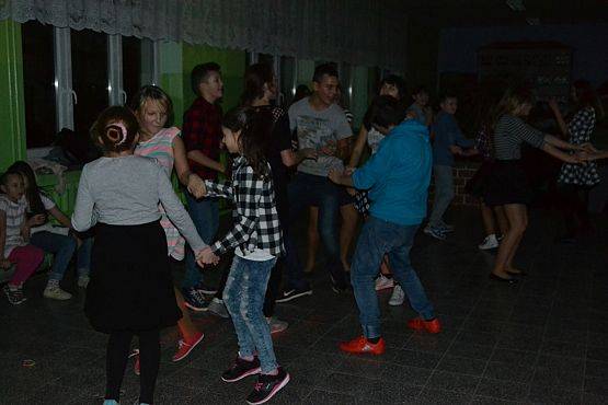 Grafika #10: Dyskoteka szkolna