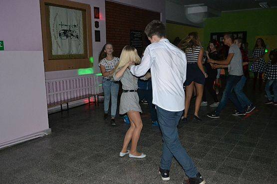 Grafika #12: Dyskoteka szkolna