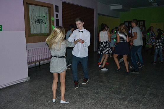 Grafika #13: Dyskoteka szkolna