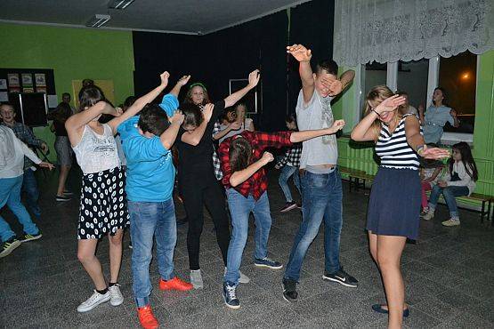 Grafika #15: Dyskoteka szkolna