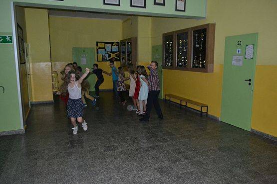 Grafika #17: Dyskoteka szkolna