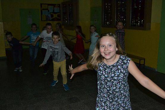 Grafika #18: Dyskoteka szkolna