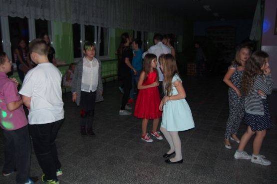 Grafika #4: Dyskoteka szkolna