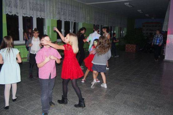 Grafika #5: Dyskoteka szkolna