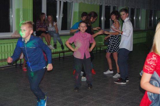 Grafika #7: Dyskoteka szkolna
