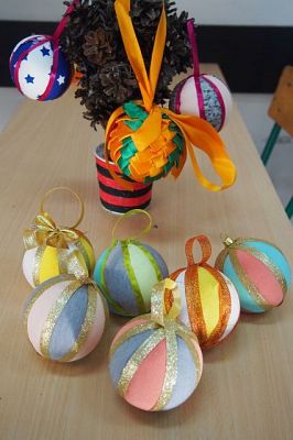 Grafika #14: Przygotowania do kiermaszu bożonarodzeniowego w klasie I b gimnazjum