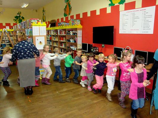 Grafika #10: Przedszkolaki w Bibliotece Miejskiej w Lęborku