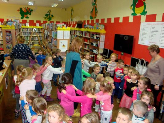 Grafika #9: Przedszkolaki w Bibliotece Miejskiej w Lęborku