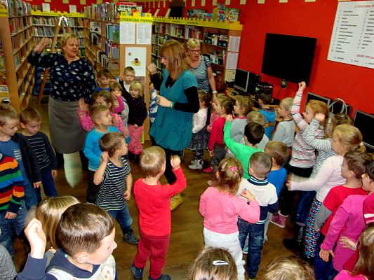 Grafika #7: Przedszkolaki w Bibliotece Miejskiej w Lęborku