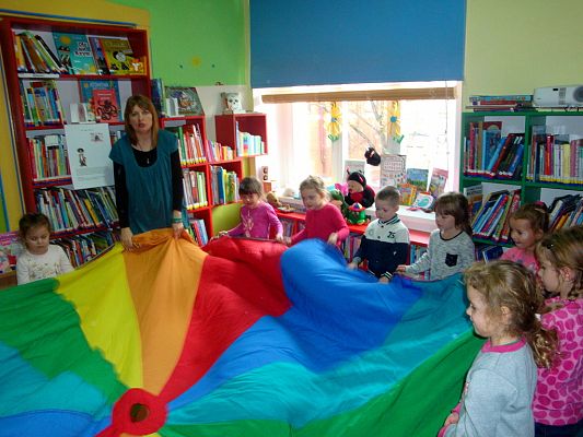 Grafika #5: Przedszkolaki w Bibliotece Miejskiej w Lęborku