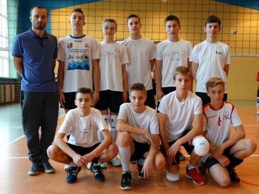 Grafika #2: Turniej Piłki Siatkowej Chłopców z okazji Dnia Niepodległości o puchar dyrektora Zespołu Szkół im. Jana Pawła II w Łebieniu