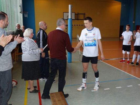 Grafika #8: Turniej Piłki Siatkowej Chłopców z okazji Dnia Niepodległości o puchar dyrektora Zespołu Szkół im. Jana Pawła II w Łebieniu