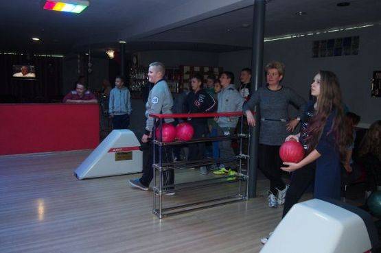 Grafika #19: Klasa I b gimnazjum bawi się w kręgielni