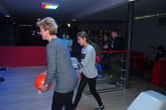 Grafika #18: Klasa I b gimnazjum bawi się w kręgielni