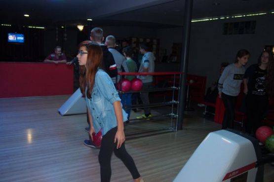 Grafika #17: Klasa I b gimnazjum bawi się w kręgielni