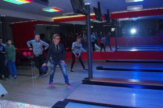 Grafika #16: Klasa I b gimnazjum bawi się w kręgielni