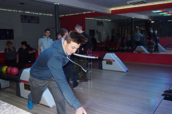 Grafika #14: Klasa I b gimnazjum bawi się w kręgielni