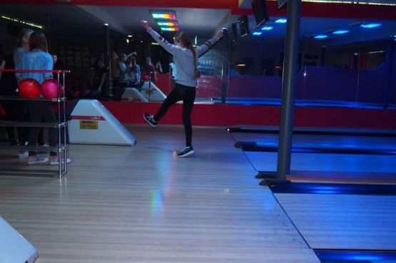 Grafika #6: Klasa I b gimnazjum bawi się w kręgielni