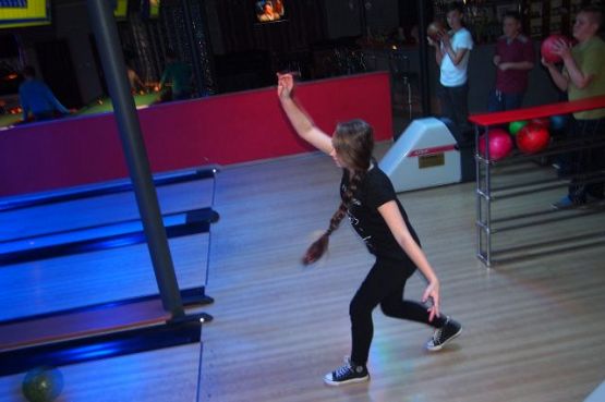 Grafika #4: Klasa I b gimnazjum bawi się w kręgielni