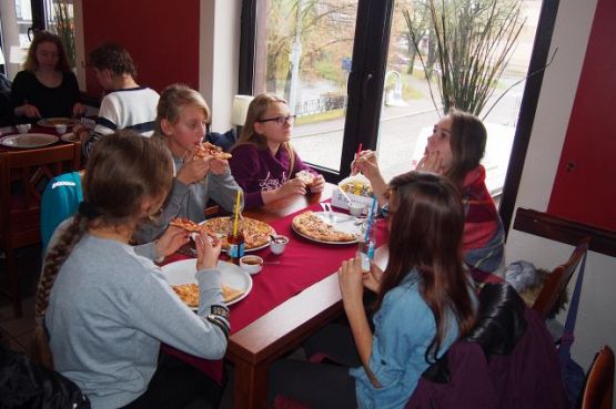 Grafika #0: Klasa I b gimnazjum bawi się w kręgielni