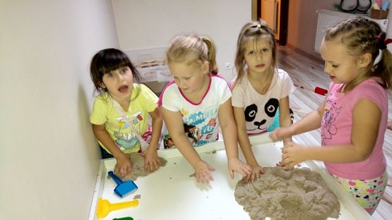 Grafika #8: Przedszkolaki w Smykolandii