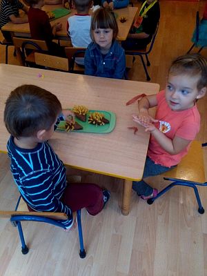 Grafika #3: "Jesień w lesie, Jesień w sadzie mgiełkę delikatną kładzie"