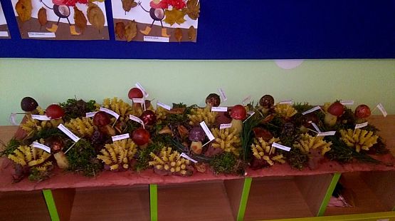 Grafika #2: "Jesień w lesie, Jesień w sadzie mgiełkę delikatną kładzie"