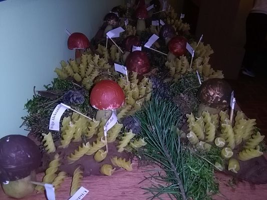 Grafika #0: "Jesień w lesie, Jesień w sadzie mgiełkę delikatną kładzie"