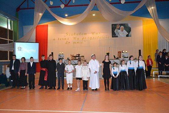 Grafika #41: Wieczornica papieska