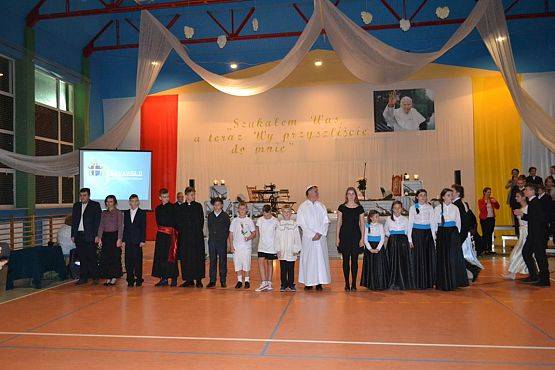 Grafika #42: Wieczornica papieska