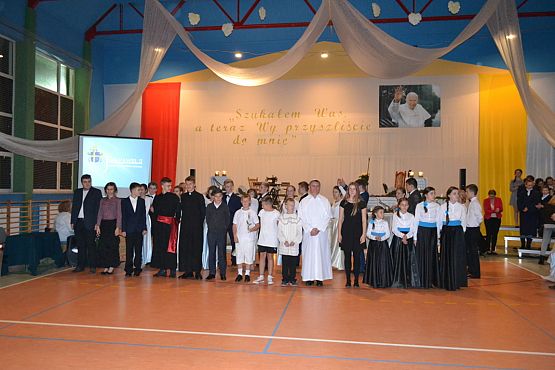 Grafika #43: Wieczornica papieska