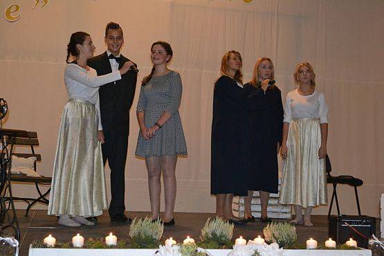 Grafika #34: Wieczornica papieska