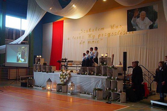 Grafika #13: Obchody dziesiątej rocznicy nadania imienia naszej szkole