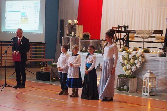 Grafika #17: Obchody dziesiątej rocznicy nadania imienia naszej szkole