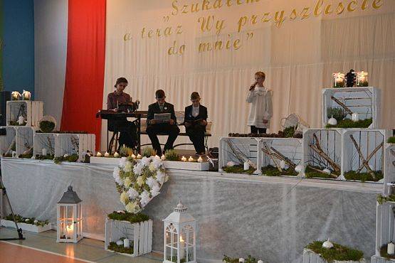 Grafika #38: Obchody dziesiątej rocznicy nadania imienia naszej szkole