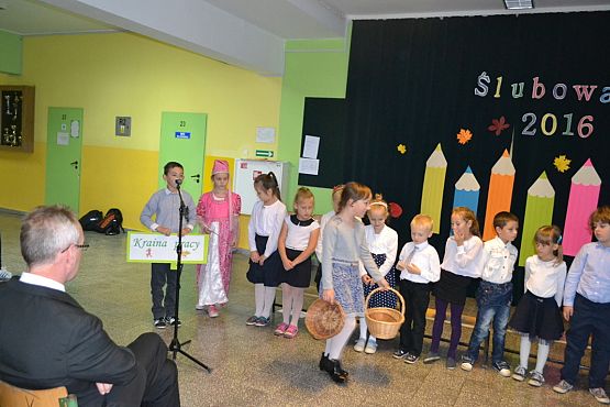 Grafika #7: ŚLUBOWANIE PIERWSZOKLASISTÓW