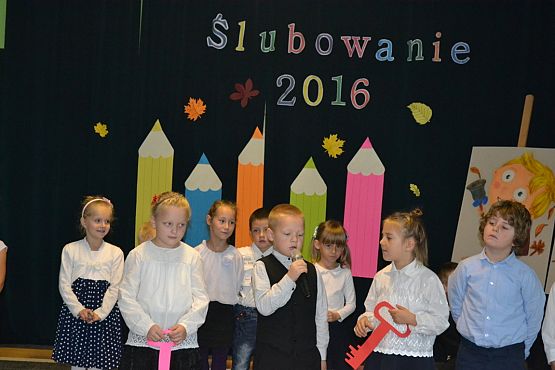 Grafika #8: ŚLUBOWANIE PIERWSZOKLASISTÓW