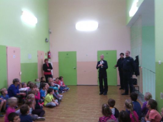 Grafika #0: SPOTKANIE Z POLICJANTAMI Z KOMENDY POWIATOWEJ POLICJI W LĘBORKU