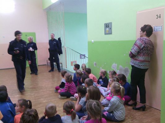 Grafika #2: SPOTKANIE Z POLICJANTAMI Z KOMENDY POWIATOWEJ POLICJI W LĘBORKU