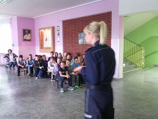 Grafika #4: SPOTKANIE Z POLICJANTAMI Z KOMENDY POWIATOWEJ POLICJI W LĘBORKU