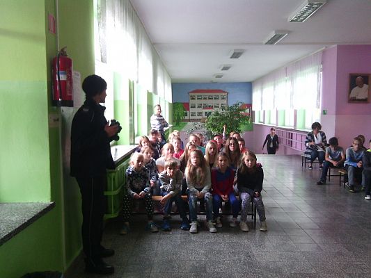 Grafika #5: SPOTKANIE Z POLICJANTAMI Z KOMENDY POWIATOWEJ POLICJI W LĘBORKU