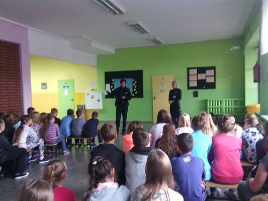 Grafika #7: SPOTKANIE Z POLICJANTAMI Z KOMENDY POWIATOWEJ POLICJI W LĘBORKU