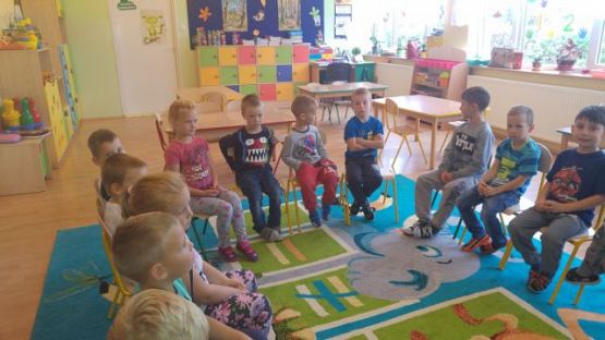 Grafika #3: DZIEŃ GŁOŚNEGO CZYTANIA